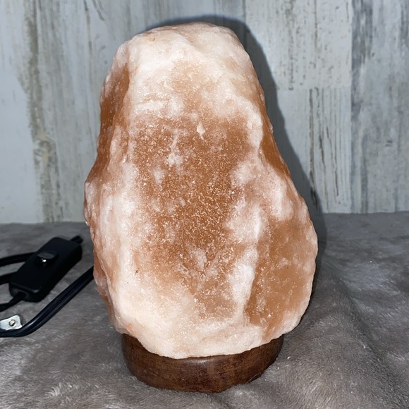 1230 Himalayan Salt Lamp - Picture 4 of 5